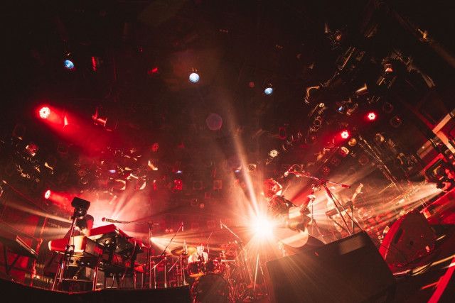レトロリロン、 2nd EP『ロンリーパラドックス』リリースワンマンツアー初日・渋谷クラブクアトロ公演をレポート
