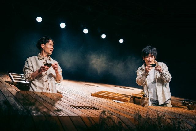 一色洋平×小沢道成の二人芝居、こだわりぬいた美術も見どころの『漸近線、重なれ』が開幕　舞台写真＆コメント公開