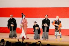 『猿若祭二月大歌舞伎』の終演後に中村勘九郎、中村七之助ら総勢18名が「節分祭」の豆まきを開催