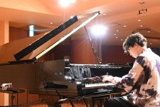 ピアニスト髙木竜馬、支えてくれたすべての人に感謝を〜一生に一度の喜び祝う、デビュー・アルバムリリース記念イベントをレポート！