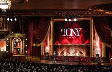 「第77回トニー賞」ノミネーション発表　『ヘルズ・キッチン』と『ステレオフォニック』がそれぞれ最多13ノミネート、またエディ・レッドメイン、ダニエル・ラドクリフ、レイチェル・マクアダムスもノミネート