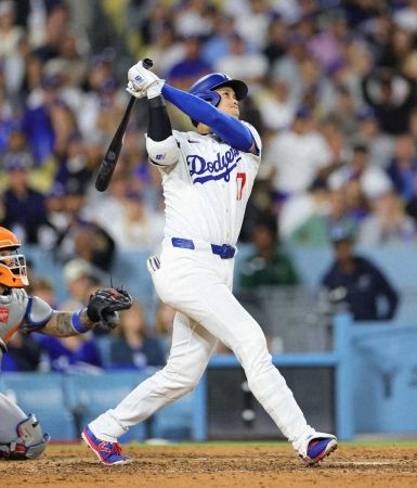 大谷翔平　第4打席で詰まりながら右前打放ち2試合連続ヒット！カーショー3000奪三振達成