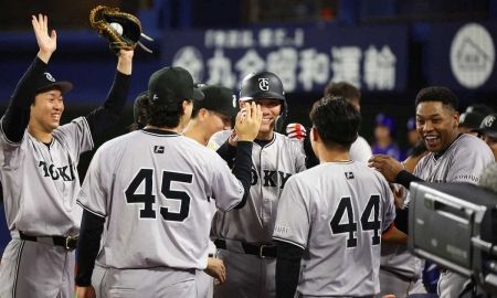 巨人の「4番・三塁」坂本勇人が延長11回に劇的V弾！　石川が昨季戦力外になった古巣戦初登板で白星