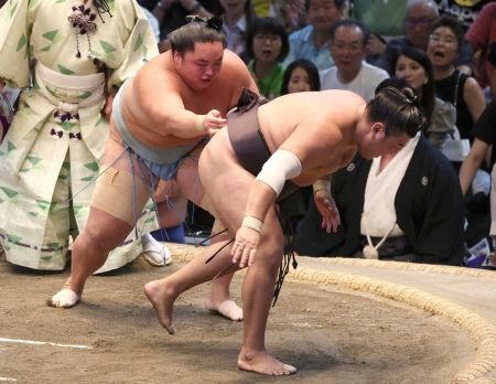 琴勝峰2敗キープ！初優勝へ単独トップで千秋楽へ　安青錦は草野に敗れて3敗後退　V争いは3人に絞られる