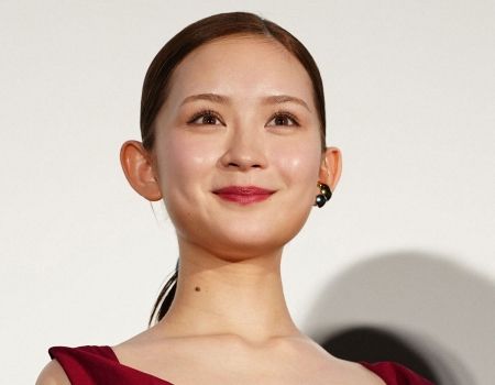 23歳人気女優「たまたま現金をいただくことが…」　まさかの“失言”に共演者からツッコミの嵐