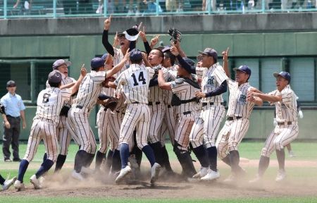【高校野球】東大阪大柏原が甲子園！大阪桐蔭を撃破！　森＆中野を攻略、延長突入の激戦制す