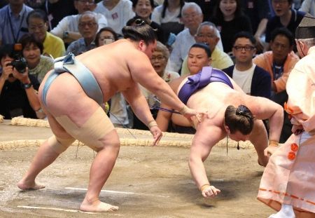 琴勝峰が本割で初V決めた　佐渡ケ嶽部屋から大関・琴桜以来10人目、埼玉栄出身では5人目