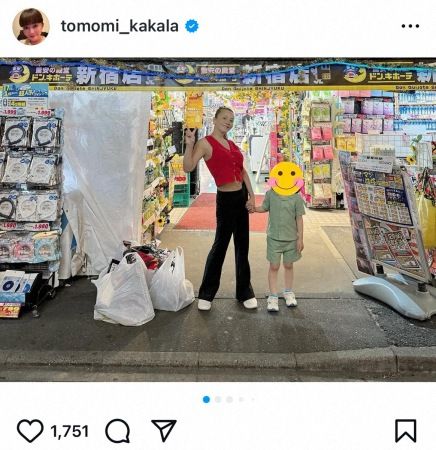 ほっそり華原朋美　へそ出しコーデで息子と2S　「なんて素敵な遊び場」庶民派スポット満喫