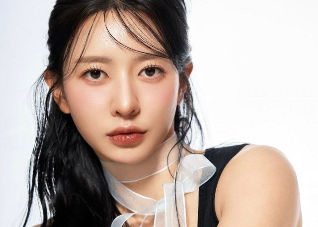 “S級美女”ハードラーが魅せる癒しのヘルシー水着ショット
