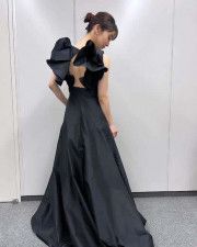 1児の母・大島優子 美しすぎる背中開きドレス姿を公開「背中に羽 生えてる？」