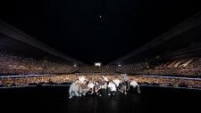 韓国の人気アイドル・SEVENTEEN 待望のスタジアム公演がスタート