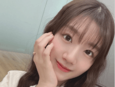 鷲尾伶菜、Luamoda展示会を訪れたことを報告！白いニット帽姿が