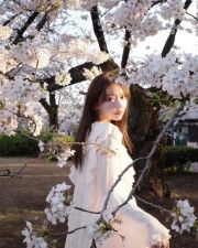鷲尾伶菜、Luamoda展示会を訪れたことを報告！白いニット帽姿が