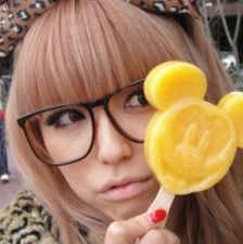 若槻千夏、自身でデザイン！キャットサングラスのショットに大