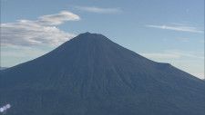 閉山中の富士山 山頂付近から救助要請　20代男性が単独登山中に体調不良　下山が困難になったことから自ら消防に電話　山梨県の防災ヘリが救助