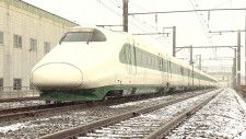 「寂しいが本当におつかれさま」東北新幹線・開業当初の“200系カラー”復刻車両　引退前にファンらが間近から写真撮影