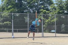 「第8回むさしの村ジュニアテニストーナメント：5月」の16歳以下男子は福田遥琉、女子は佐々木海嘉が優勝