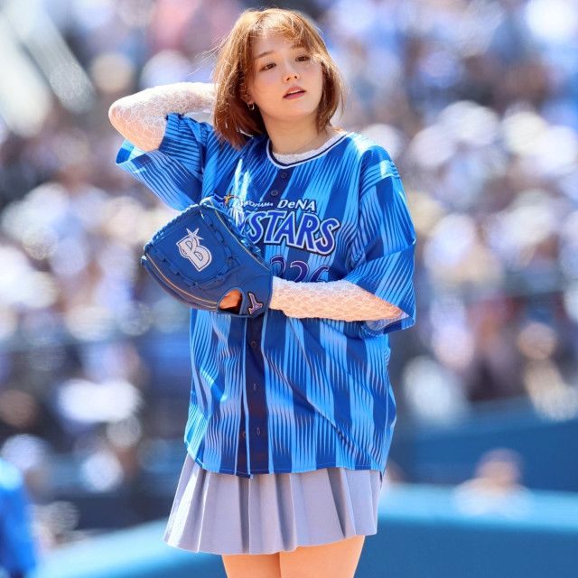「全然33歳にみえん！」ノーバンならずも…ハマスタ始球式に登場した“大物グラドル”がネット席巻！「やっぱ可愛いって」「癒されたわ」
