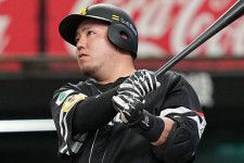 2006年の二岡智宏以来、プロ野球史上二人目の２打席連続満塁弾をはなった山川。写真：産経新聞社