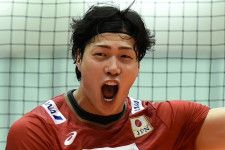 反則級のイケメン！」男子バレー高橋藍が披露した“新ユニ”姿に