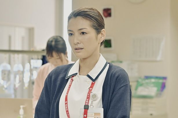 吉瀬美智子、厳しい看護師長役で冷徹なオーラ「まずは見た目を意識しています」＜アンメット ある脳外科医の日記＞