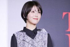 「第36回東京国際映画祭」クロージングセレモニーに登壇した浜辺美波