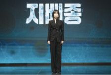 ハン・ヒョジュ、韓国を代表する“清純派女優”から努力積み重ね“演技派”へ 最新作のミステリアスなCEO役でも存在感＜支配種＞