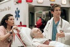 通算99部門のアワードを受賞、スティーブン・スピルバーグ共同製作の医療ドラマ「ER緊急救命室」の見どころと内容に迫る