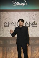 “世界的”韓国俳優ソン・ガンホ、“新人”としてドラマ初挑戦　共演陣「よくおごってくれる後輩でした(笑)」＜サムシクおじさん＞