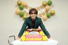 サプライズで31歳の誕生日を祝われる山田涼介
