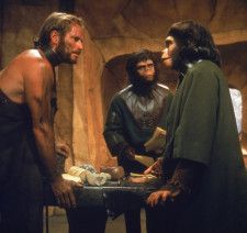 秀才“猿軍団”が人間を支配する人気SFシリーズ「猿の惑星」が映画界に与えた衝撃と魅力を解説