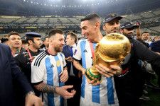 メッシとディ・マリアはともにワールドカップを掲げた仲だ photo/Getty Images