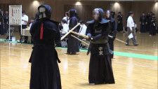 栃木県警による剣道大会　日頃の稽古の成果を競い合う
