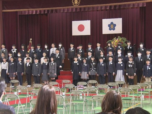 愛知県と三重県のほとんどの公立小学校で卒業式 23年まで制限されていた来賓や在校生が出席した学校も