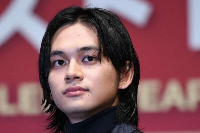 【あんぱん】北村匠海「嵩」がコワモテ男に自分の顔を差し出す　その姿はまさに「アンパンマン」