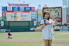 「アサヒスーパードライデー2024」始球式で秋元真夏が2年ぶりに投球を披露！
