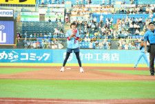 「Yakult(ヤクルト)1000ナイター」開催！内田有紀が約30年ぶりに始球式に登場