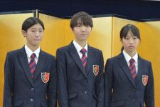 左から萱野花音さん、田中美海さん、山田仁菜さん