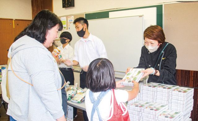 発酵スープカレーミコヤ なでしこブランド品を寄付 フードバンクに160個〈横浜市神奈川区〉