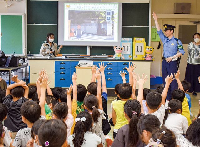 クイズで交通安全学ぶ 都田西小学校の放課後キッズクラブで〈横浜市都筑区〉
