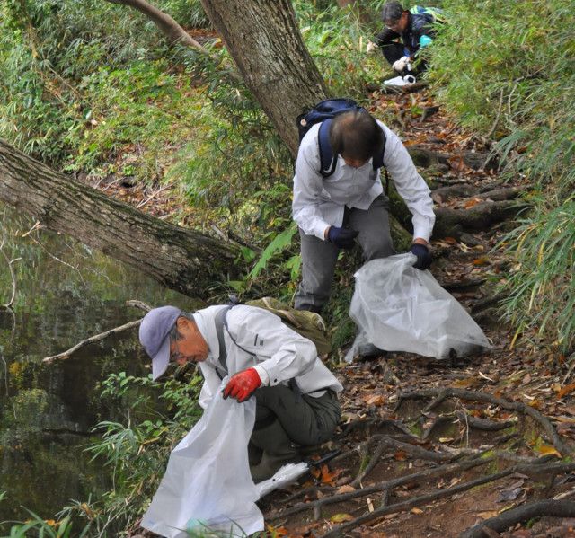 テグス拾いで誕生100年の震生湖の自然守る 日本鳥類保護連盟神奈川県支部ら3者が協力し〈秦野市〉