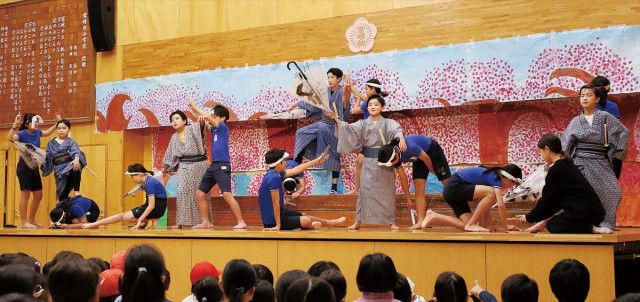 宮崎台小 6年生が歌舞伎を披露 総合学習で探求〈川崎市宮前区〉