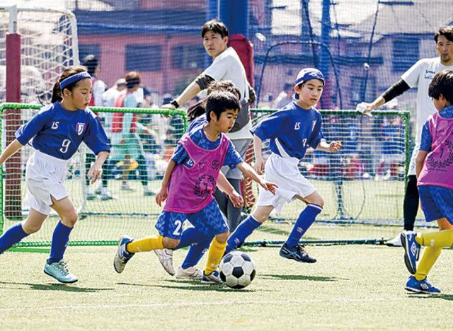 エストレーラFC 近隣チームとサッカー交流 中学生が運営し社会学ぶ〈横浜市港北区〉