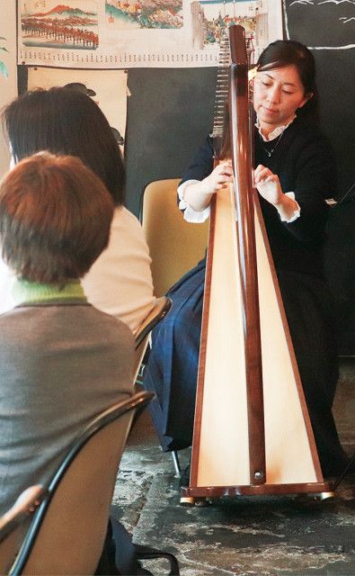 マルニカフェ ハープの響きを楽しむ 区内在住・松本さん出演〈横浜市神奈川区〉