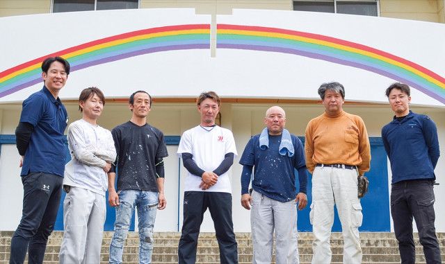 塗装職人が虹かけた 剣崎小でＣＳＲ活動〈三浦市〉
