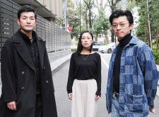 左から、出演者の阪本篤（客演）、飯野遠、齊藤尊史＝劇団民藝提供
