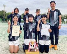 本町中女子が大会制す ソフトテニス選抜大会で〈秦野市〉
