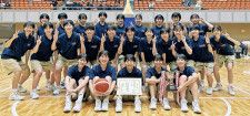 県優勝を果たした鵠沼高校女子バスケ部（同部提供）