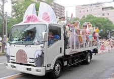アトリエヨシノ 今年は「オズの魔法使い」 バレエ衣装のパレード　今年は桜まつりで〈相模原市緑区〉