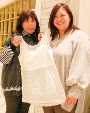 ＋facileを持つ田中由香さん（左）と咲桃子さん
